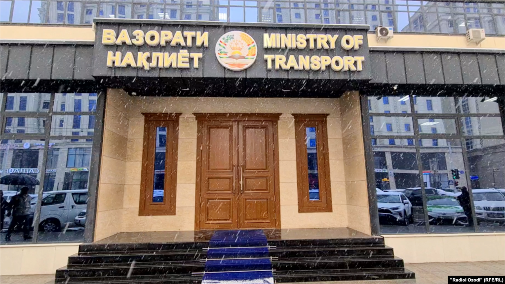 Имзои ду санад дар бораи сохтани метро дар Душанбе