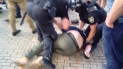 Біля мерії Одеси сталися сутички між активістами та правоохоронцями (відео)