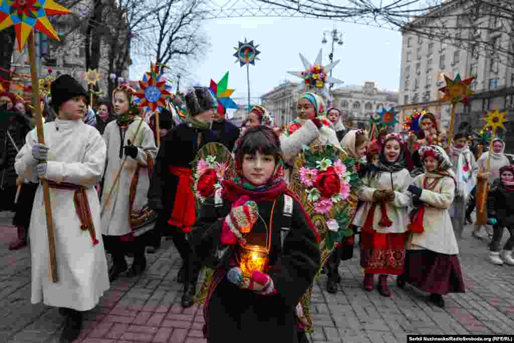 Кияни та гості міста почали ходу з Софіївської площі