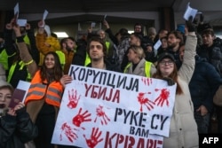 Protesta e studentëve para Prokurorisë së Lartë Publike në Beograd, ku u kërkua përgjegjësi për shembjen e strehës në Stacionin Hekurudhor në Novi Sad, më 25 dhjetor 2024.