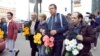 Активисты движения в защиту Химкинского леса возложили траурные венки у входа в Министерство транспорта РФ и почтили минутой молчания память погибших при крушении самолета Як-42 под Ярославлем.