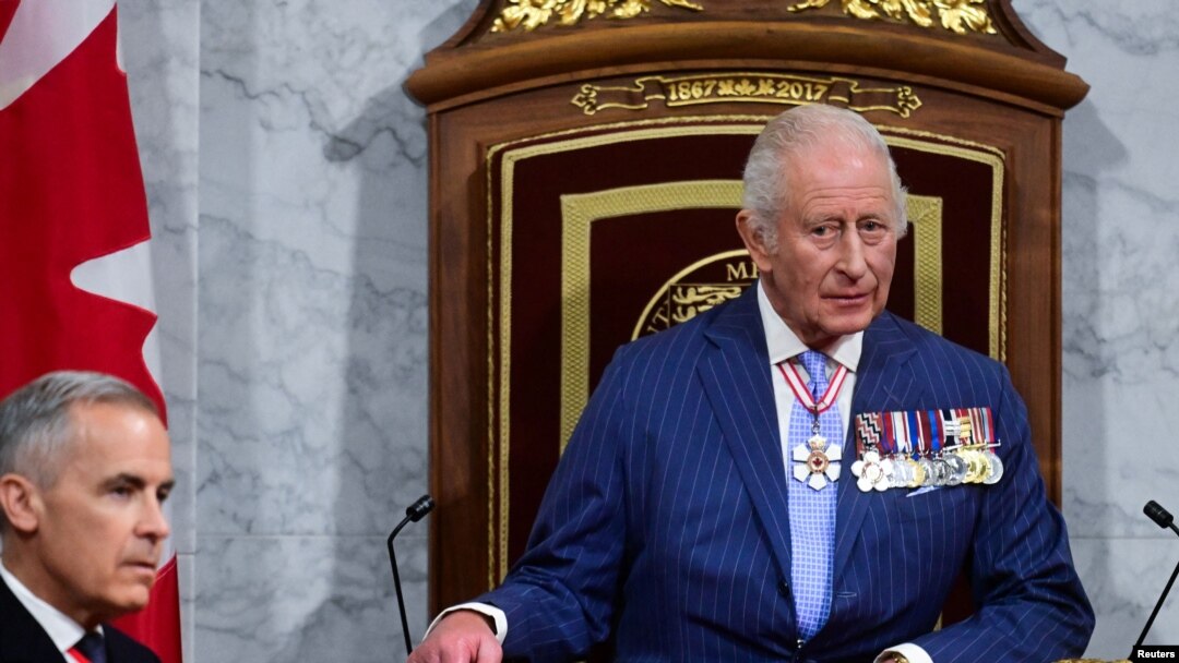 Regele Charles înainte de Discursul de la Tron. În dreapta sa, premierul canadian Mark Carney.
