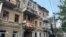 Clădire avariată de loviturile rusești la Odesa, pe 10 iunie 2025. 