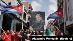 Портрет Фиделя Кастро на демонстрации в Гаване