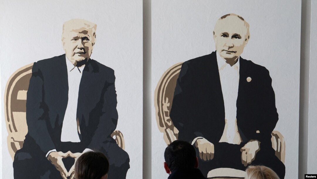 "Yalta 2.0" adlı sərgidə ABŞ və Rusiya prezidentlərini təsvir edən sənət əsəri.