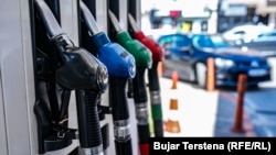 Çmimet e karburanteve në Kosovë rriten me shpejtësi sa herë ka kriza në botë.