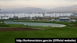 Aşgabatda açylan golf meýdançasy