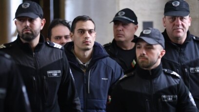 Четиримата мъже задържани за хулиганство пред сградата на Европейската комисия