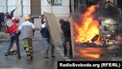 Ciocniri în cartierul guvernamental dela Kiev, 18 februarie 2014.