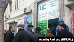 Banklar dolları ucuzlaşdırmağa başladılar