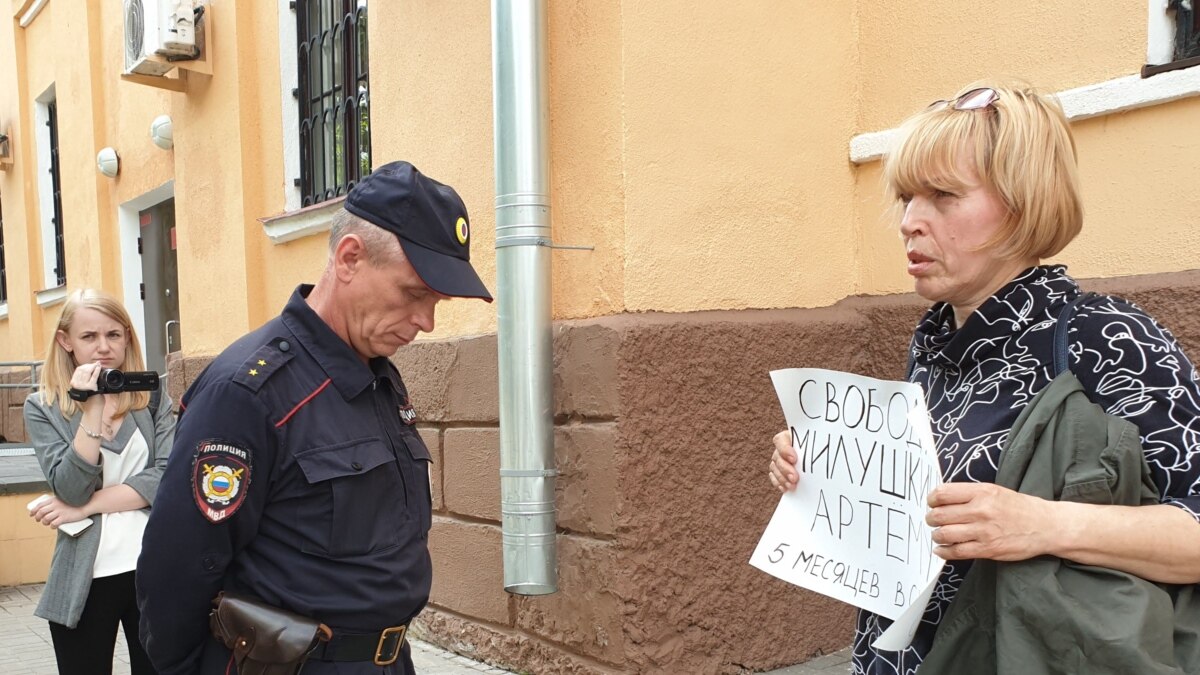 Нельзя сдаваться Мать активиста судят за неповиновениеприставам