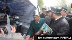 Кыргызстан жана Өзбекстандын өкмөт өкүлдөрүнүн достук жолугушуусу. 26-март, 2016-жыл. Ош.