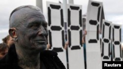 Un candidat original la președinție, Vladimir Franz, profesor universitar și compozitor, cunoscut pentru tatuajele sale