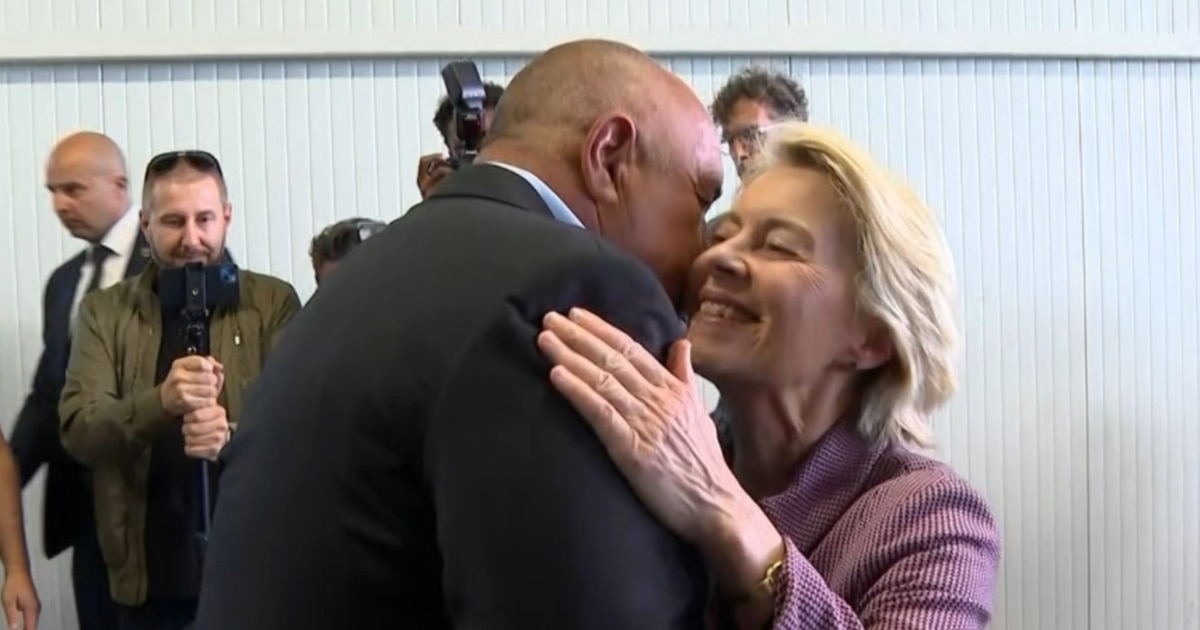 Самолет с председателя на ЕК на борда има проблем при