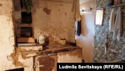 Вот так выглядит печка в типичном деревенском доме в Псковской области