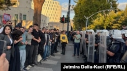Protestues para Kryeministrisë në Tiranë gjatë vizitës së presidentes së Komisionit Evropian, Ursula von der Leyen, më 30 shtator 2026.