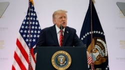 Presidenti amerikan, Donald Trump, u përgjigjet pyetjeve të gazetarëve pas mbërritjes në bazën ajrore Joint Base Andrews, në Merilend, më 10 tetor 2026.