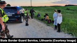 Hundreds of people, mostly Iraqis, have been illegally crossing the border, according to Lithuania's Foreign Ministry.