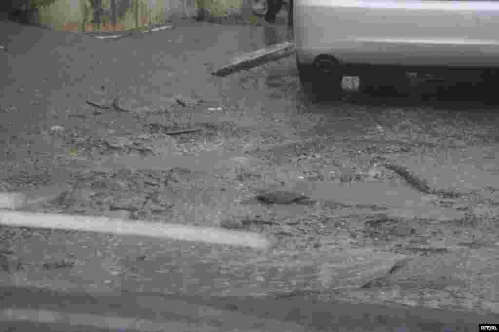 Yağma, yağış, Bakı gözləmir səni... #12