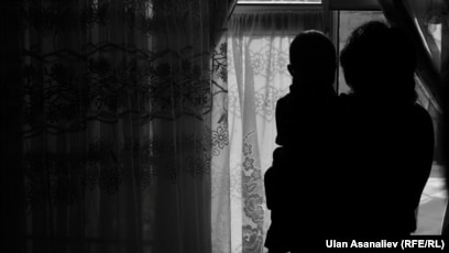 Мұғалімнің, үй шаруасындағы әйелдің және қызметшінің порно видеосы