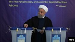 Президент Ірану Хасан Роугані голосує на виборах до парламенту і Ради експертів, 26 лютого 2016 року