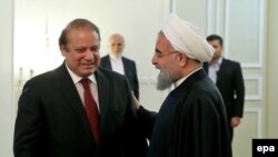 Iranian President Hassan Rohani (right) met with Pakistani Prime Minister Nawaz Sharif (left) on a two-day trip to Islamabad. (file photo)