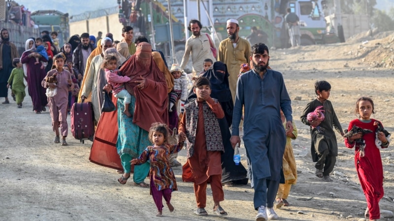 عید برای افغانهای مهاجر در پاکستان با نگرانی از اخراج اجباری به همراه بود