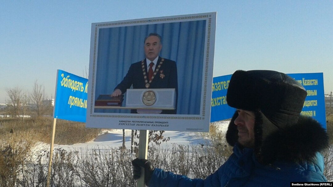 Митингіге шыққан астаналық. Көрнекі сурет