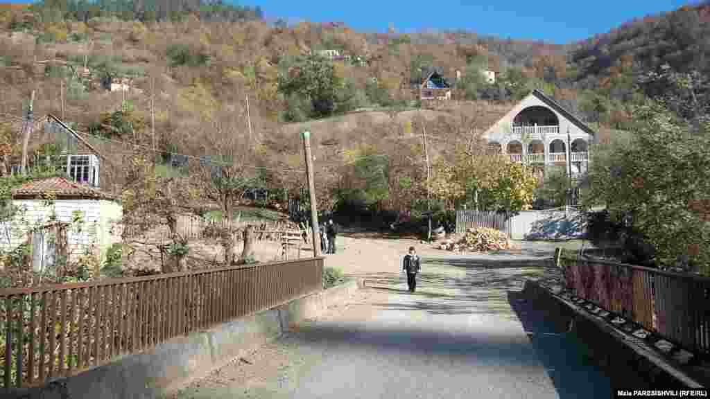 Дорога в деревню Хуневи