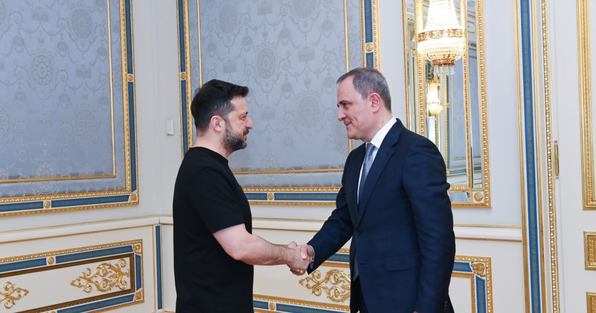 აზერბაიჯანის საგარეო მინისტრი კიევს ეწვია და ზელენსკის, ბუდანოვსა და სიბიჰას შეხვდა