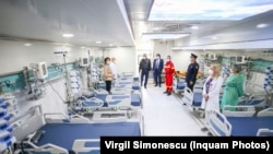Paturi de terapie intensivă într-o unitate mobilă, inaugurată la Timișoara.