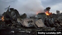 Місце падіння збитого пасажирського борту MH17 над підконтрольною бойовикам частиною Донеччини. 17 липня 2014 року. Фільм «Клондайк» режисерки Марини Ер Горбач, який отримав премію американського кінофестивалю Sundance2022 розповідає про пару, яка потрапила в епіцентр подій.