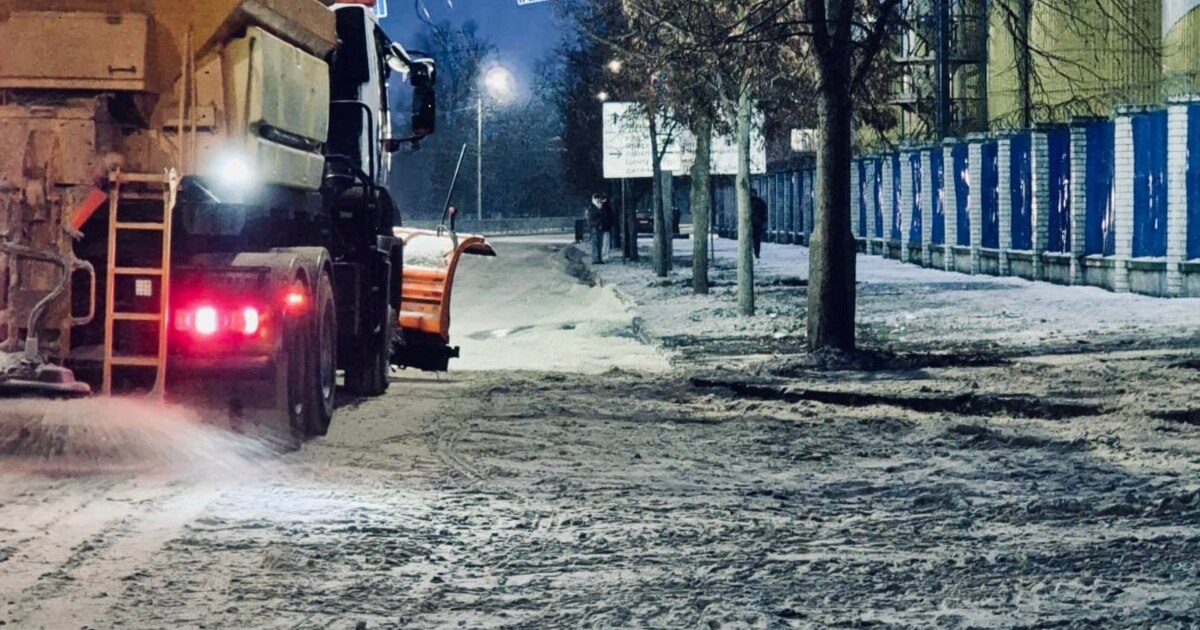 Ліквідація наслідків російського удару в Дніпрі триває