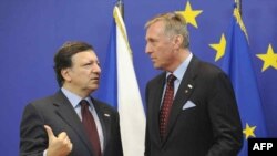 Czech Prime Minister Mirek Topolanek (right) greets European Commission President Jose Manuel Barroso in Brussels ahead of the summit.