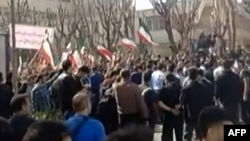 Протесты возле Технологического университета имени Шарифа в Тегеране, Иран, 21 февраля 2026 года