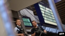 Сотрудники сил безопасности Германии на вокзале. Иллюстративное фото. 
