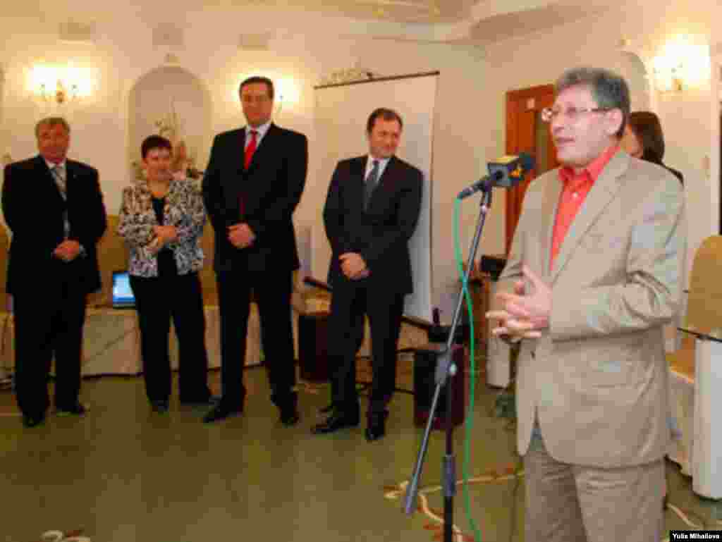 Leonid Bujor, Valentina Ursu, Marian Lupu, liderul PD, premierul Vlad Filat și președintele Mihai Ghimpu