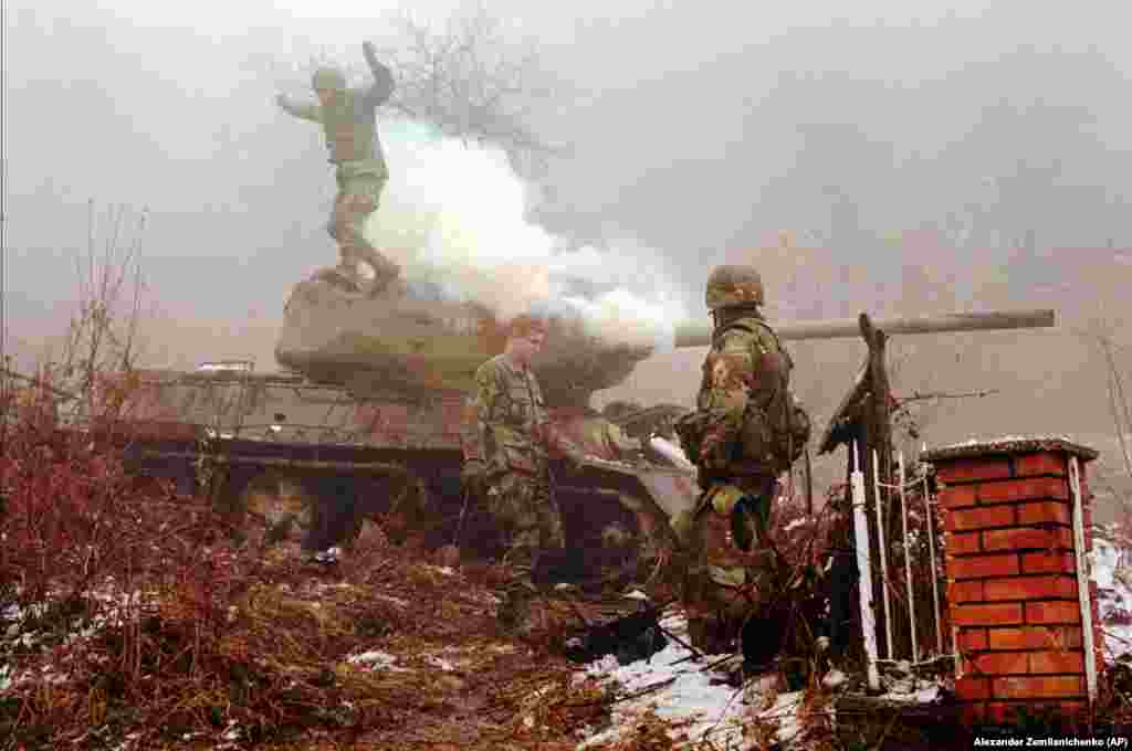 A&nbsp;battle-damaged Bosnian T-34 tank, January 26, 1996.