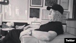 بیژن صفاری پس از انقلاب به فرانسه مهاجرت کرد.