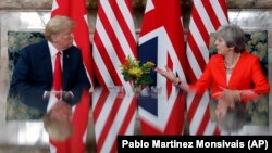 Presidenti amerikan, Donald Trump dhe kryeministrja britanike, Theresa May.