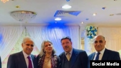 یوسف هیواددوست با برخی از همکاران پیشین رادیو تلویزیون ملی افغانستان