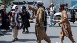 د افغان معترضو ښځو په وړاندې وسله وال طالب عسکر 