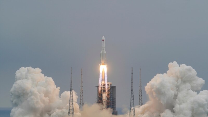 Кина го лансираше главниот модул во првата постојана вселенската станица 