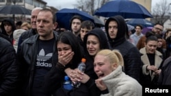 Protest la Kocani (Macedonia de Nord) după moartea a zeci de tineri la un club de noapte, în martie 2025. Participanții au cerut pedepsirea grabnică a vinovaților.