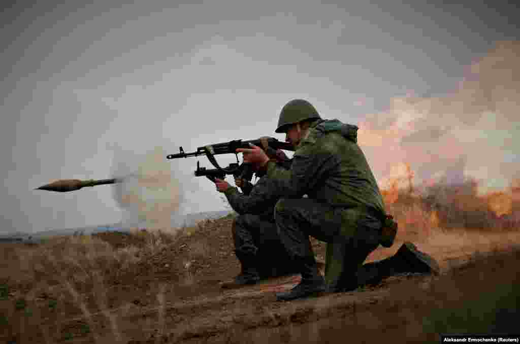 Separatist reservists in Ukraine&#39;s Luhansk region take part in exercises at a training ground outside the city of Luhansk.&nbsp;