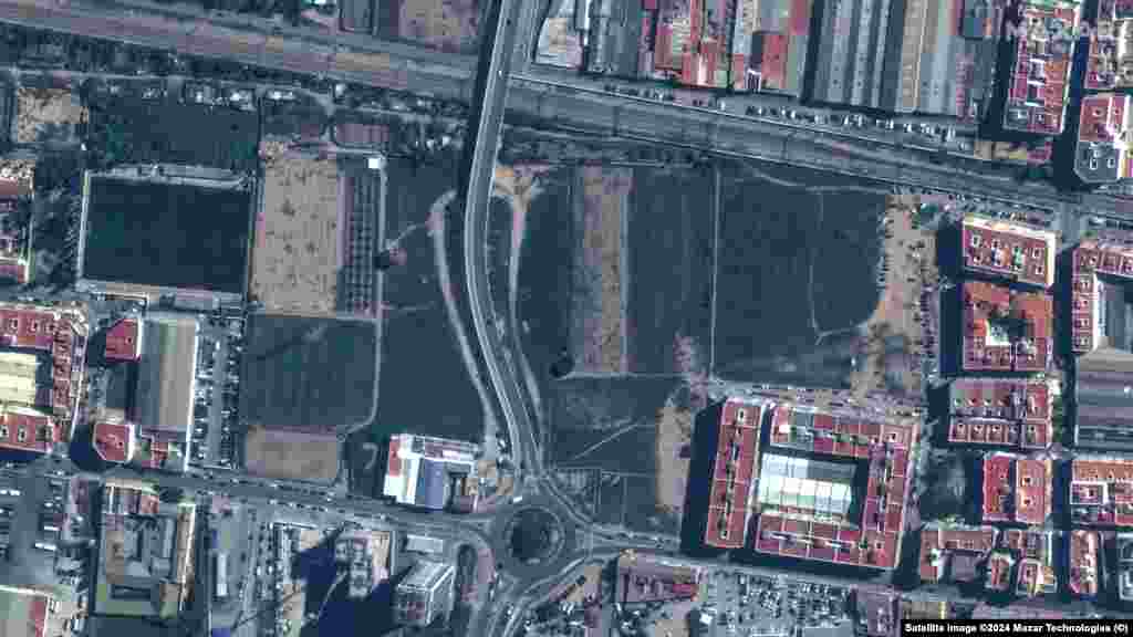 Zone rezidențiale și câmpuri înainte de inundații, La Torre, în regiunea Valencia. Imaginea a fost luată la 18 octombrie 2024. Zone rezidențiale inundate și mașini pe câmpuri, La Torre. Imagine surprinsă din satelit pe 31 octombrie 2024. &nbsp;