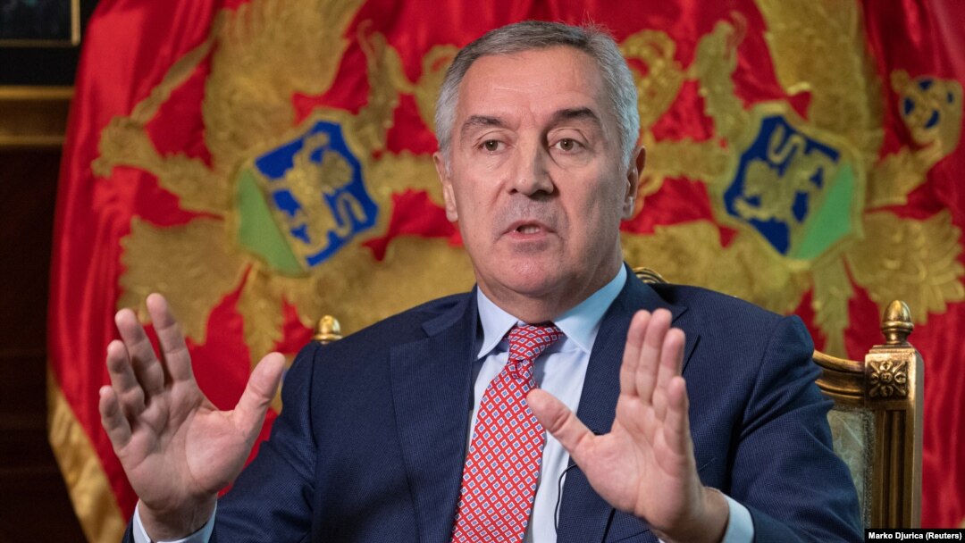 Stravične brojke o svakodnevnom porastu broja umrlih i zaraženih ne smiju nikoga u Crnoj Gori ostaviti ravnodušnim”, naveo je Đukanović te se založio za energičniju primjenu epidemioloških mjera, zatvaranje granica bez PCR testa i ubrzavanje vakcinacije.  
