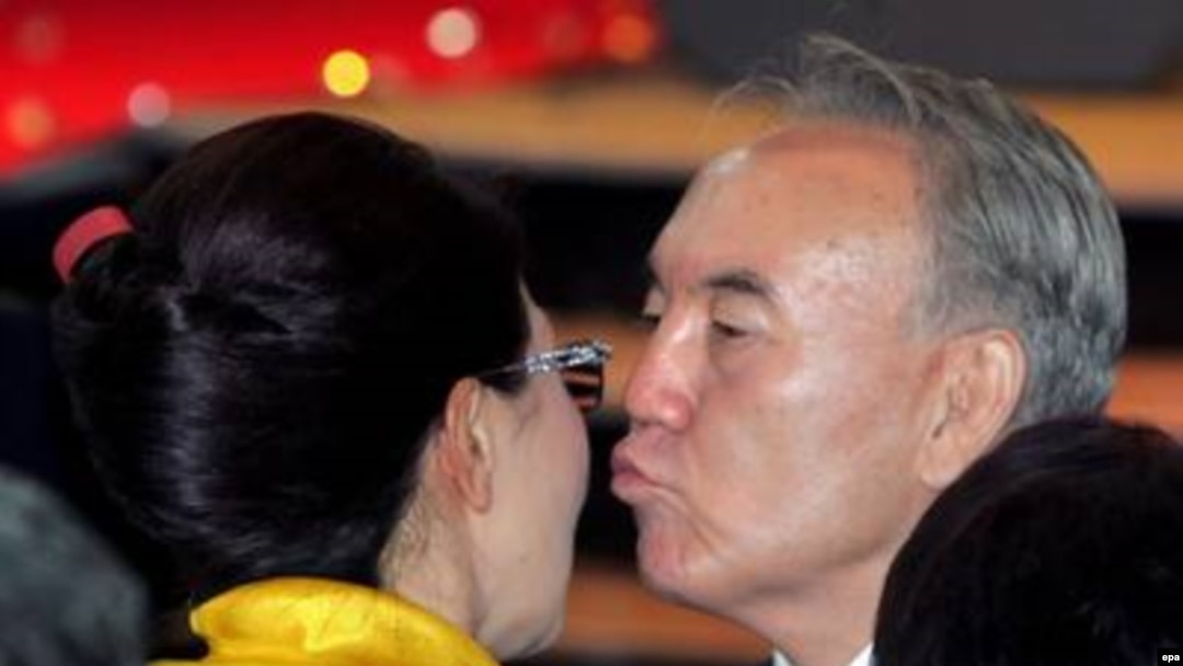 Порно кемпірлер пиздаларын бетіне басып отырды