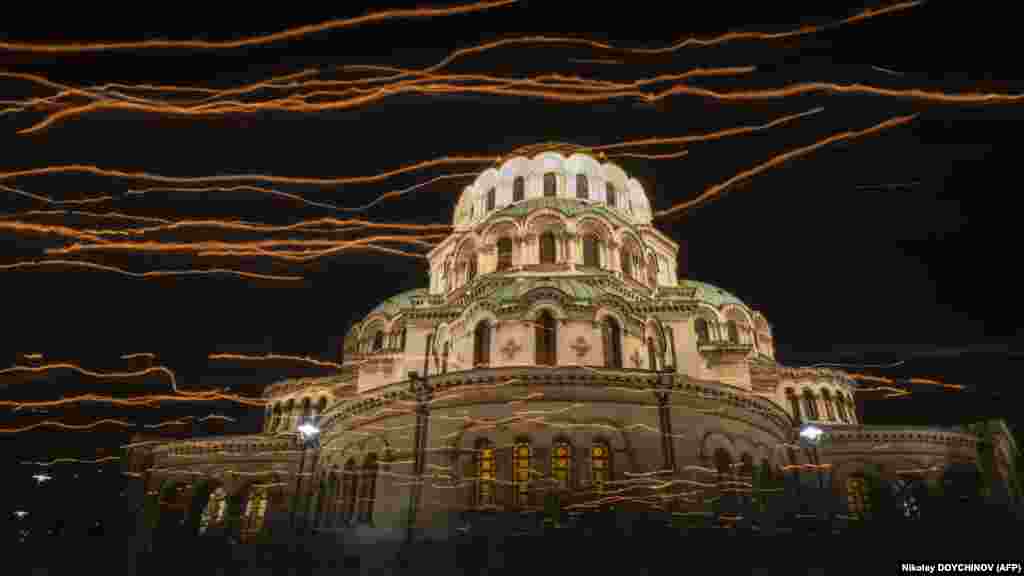 Katedrala Svetog Aleksandra Nevskog u Sofiji, u Bugarskoj, fotografisana u ranim jutarnjim satima 12. aprila.