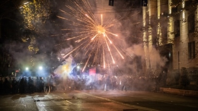 От две седмици граждани в цяла Грузия протестират срещу решението